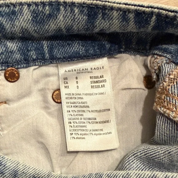 American Eagle Outfitters Light Blue Distressed Straight Leg Jeans - Picture 4 of 4